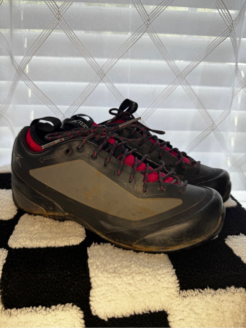 Arc'teryx Acrux FL GTX Approach Shoes - Women’s Size 7.5